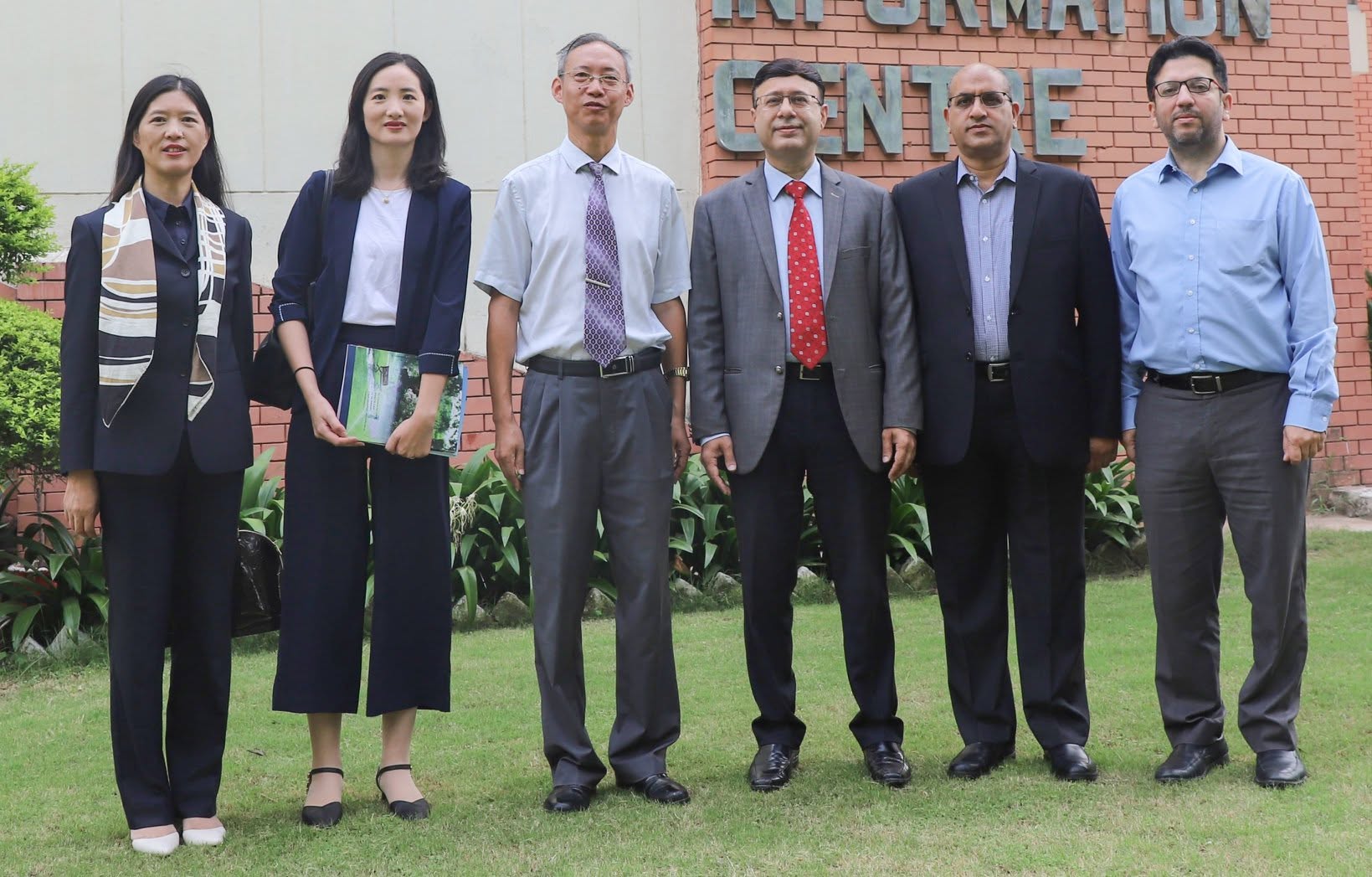 International delegation visit to PASTIC Information Centre